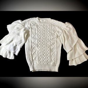 Trend | Modern cream/white cable knit sweater